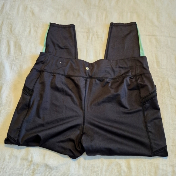 Livi Active womens 22/24 black and teal leggings, inside is warm fuzzy VGUC - Picture 4 of 9